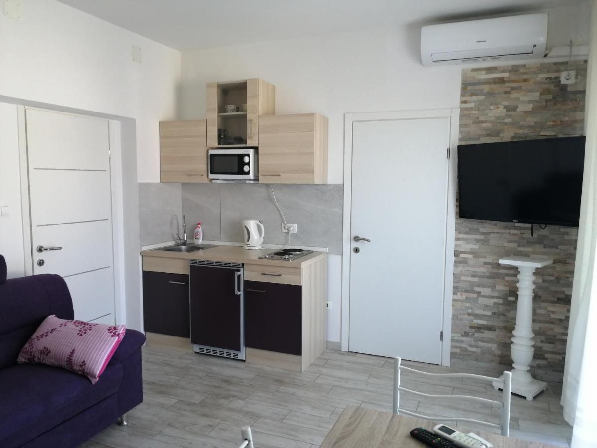 Apartmani Nevera Krk Town Exterior foto